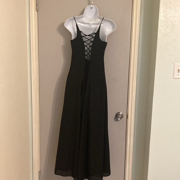 Sleeveless tie at back maxi party dress - Picture 2 of 3